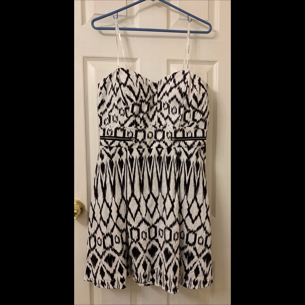 GUESS Strapless Black and White Dress